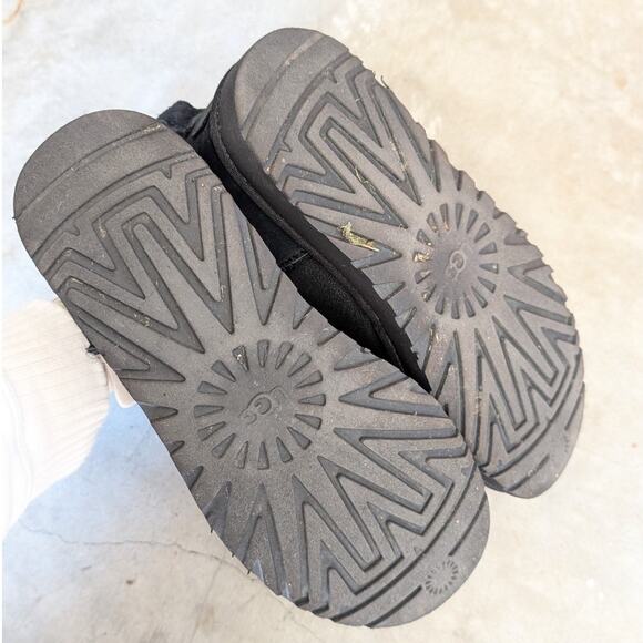 UGG 1116109 Black Classic Ultra Leather Mini Ankle Boots, size 8 - Picture 5 of 7